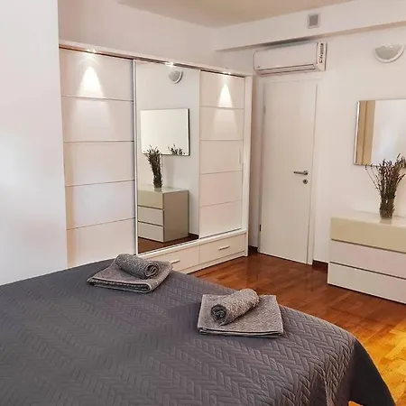 Apartment Spacious Near Center And The Split