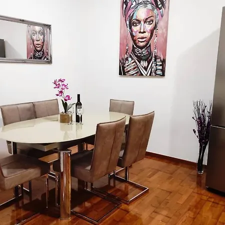 Apartment Spacious Near Center And The