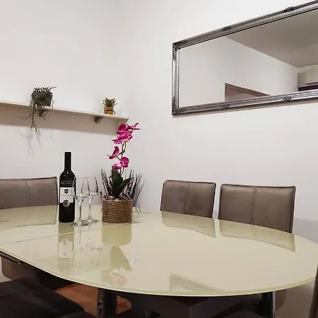 Apartment Spacious Near Center And The Split