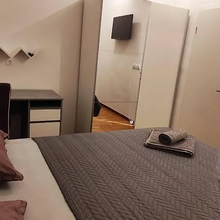 Apartmán Spacious Near Center And The